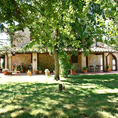 مزرعة للإقامة La Cerretola